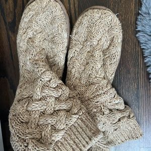 Knitted UGG boots
